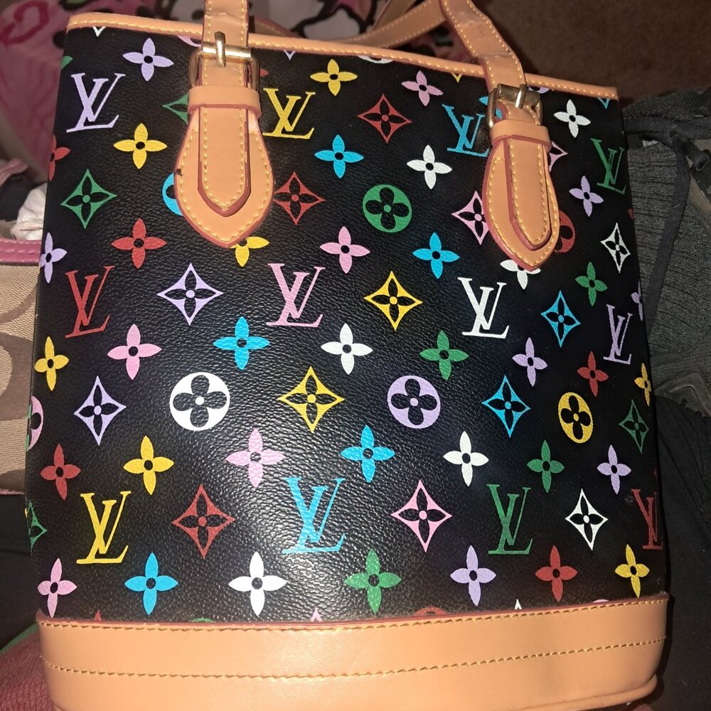 Really nice bucket style bag with change purse - image 1